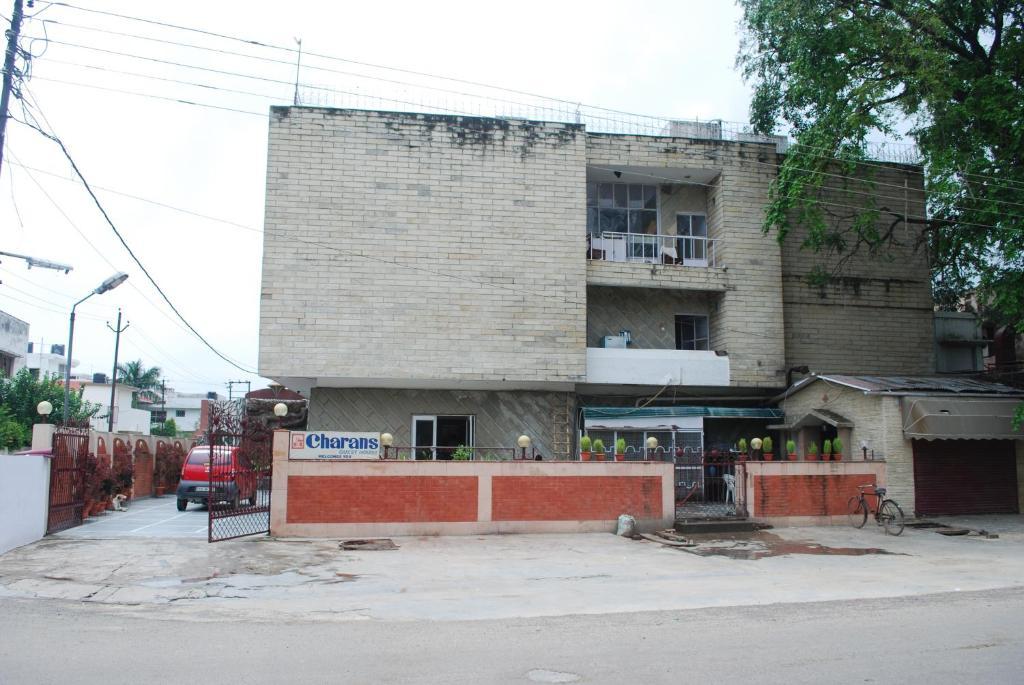 Charans Guest House Lucknow Exteriör bild